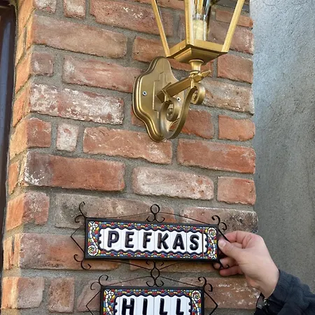 Pefkas Hill Nezerós