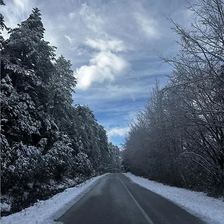 Pefkas Hill Nezerós