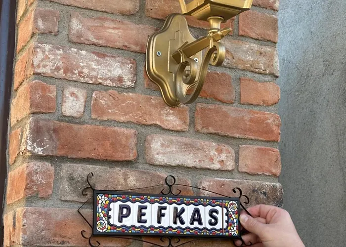 Pefkas Hill Nezerós